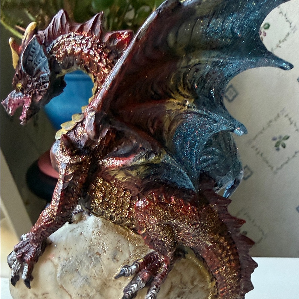Majestic Dragon Sculpture in Red and Green - Picture 6 of 9